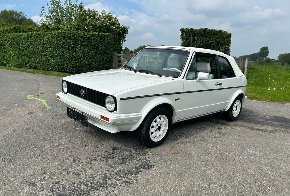 Volkswagen Golf 1 cabrio Gti white édition