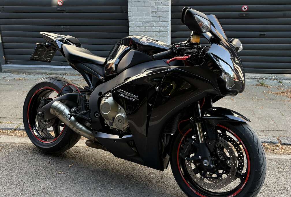 Honda CBR 1000RR - SC59 - LeoVince GP