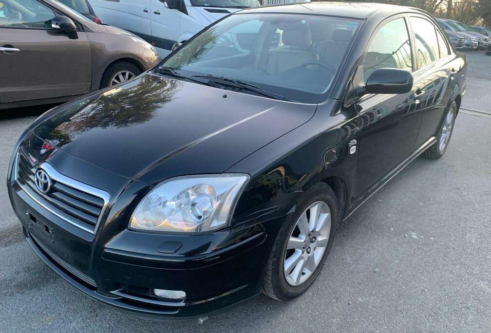 Toyota Avensis 2.0 Turbo D4D 16v Linea Luna