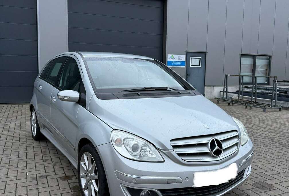 Mercedes-Benz / BENZINE / AUTOMAAT,AIRCO,TREKHAAK,SENSOREN