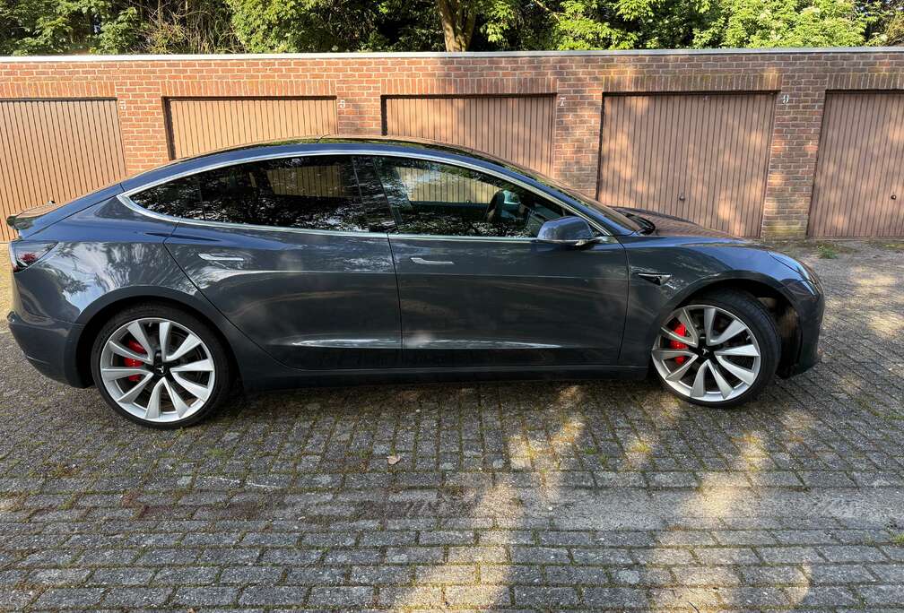 Tesla Model 3 75 kWh Long Range Performance Dual Motor