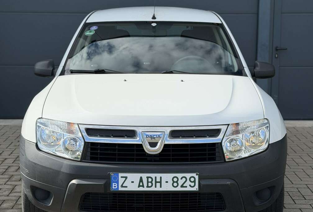Dacia 1.6i 4x2 Laureate