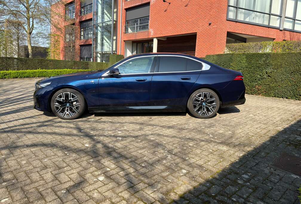 BMW 550E XDRIVE