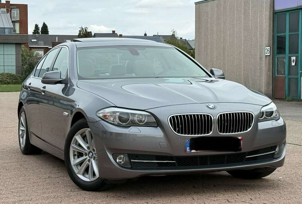 BMW D 3L Xenon // Toit Ouvrant // Navigation Système