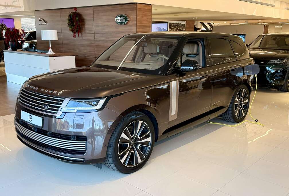 Land Rover // P510e SV AWD