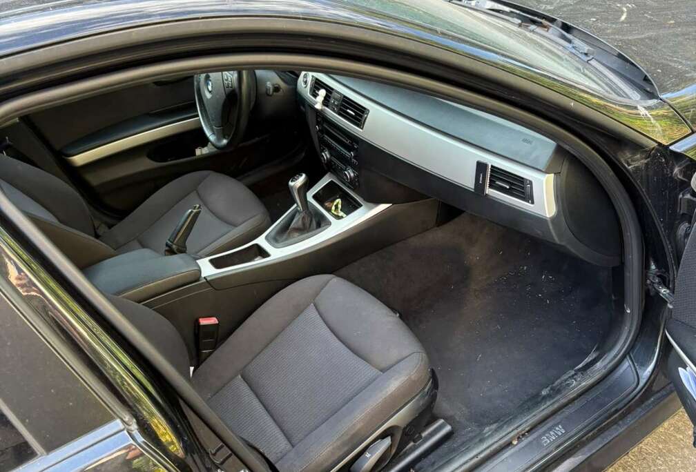 BMW 318i 143 ch Edition Confort