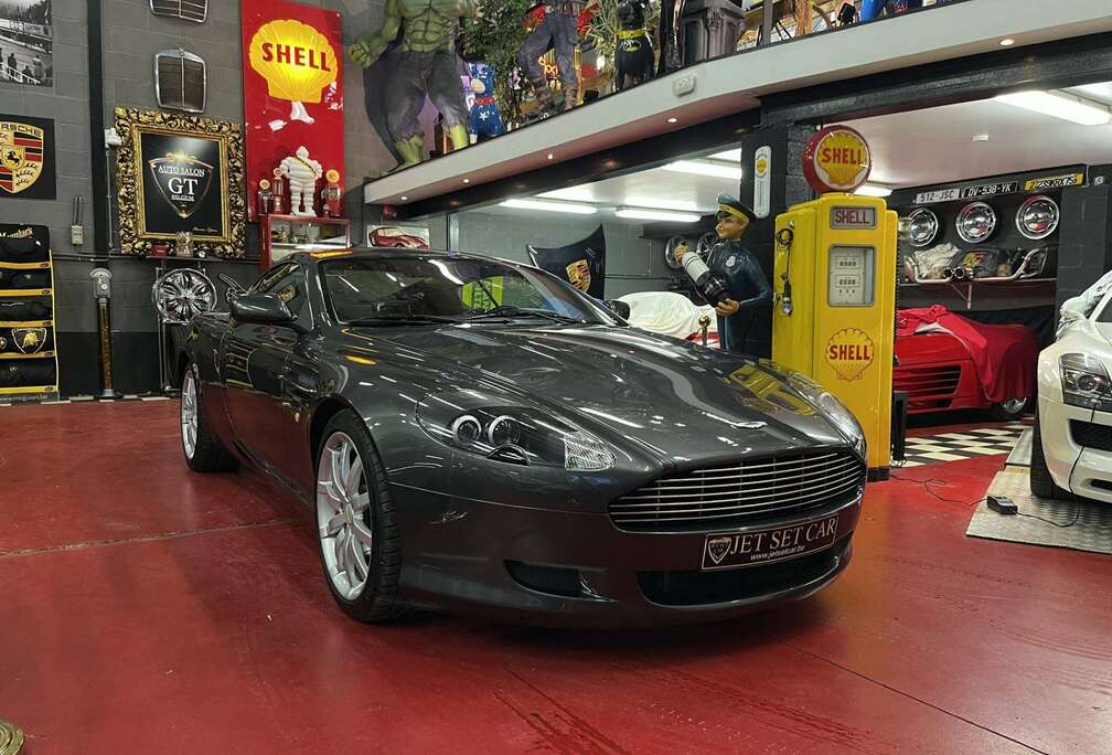 Aston Martin DB9 5.9i V12