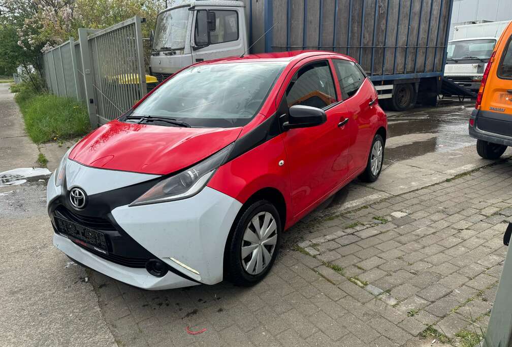 Toyota Aygo 1.0i VVT-i x-play and pack x-music