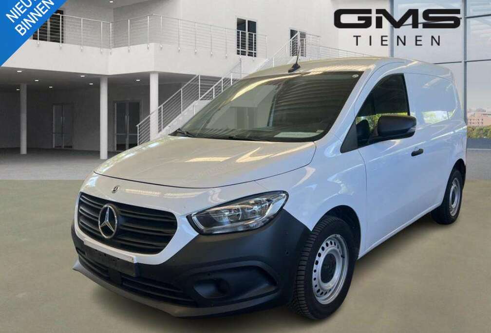 Mercedes-Benz 108 CDI L1 Base