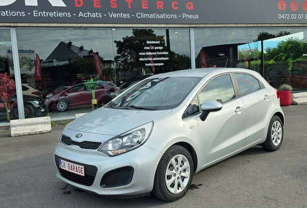 Kia Rio 1.4i Sense 93000km camera gps