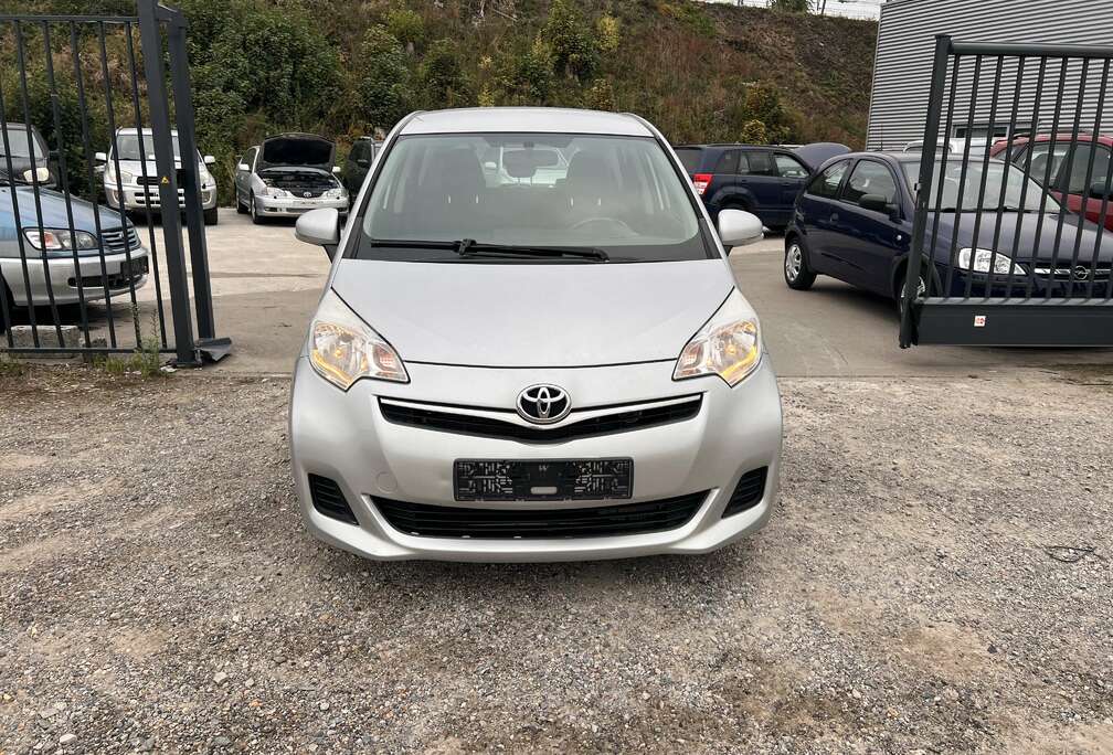 Toyota Verso S 1.4 D-4D Luna