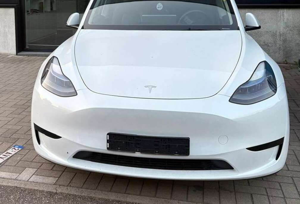 Tesla Model Y 72.5 kWh Dual Motor Performance (377 kW)