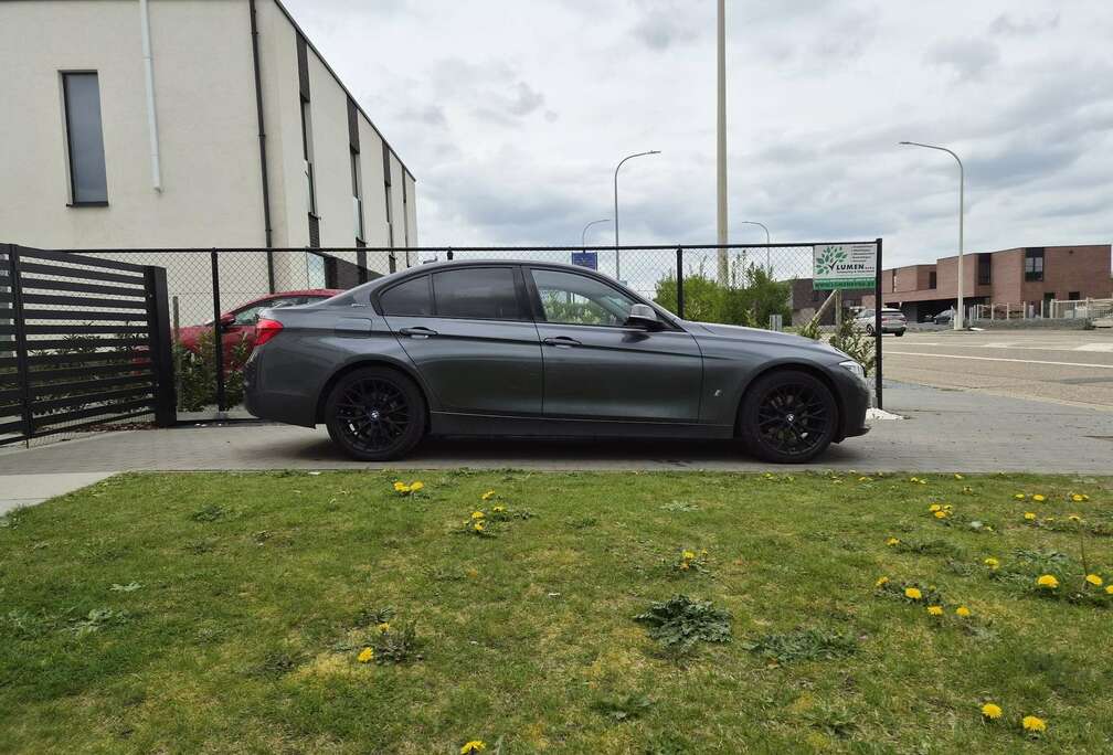 BMW 330e iPerformance Luxury Line