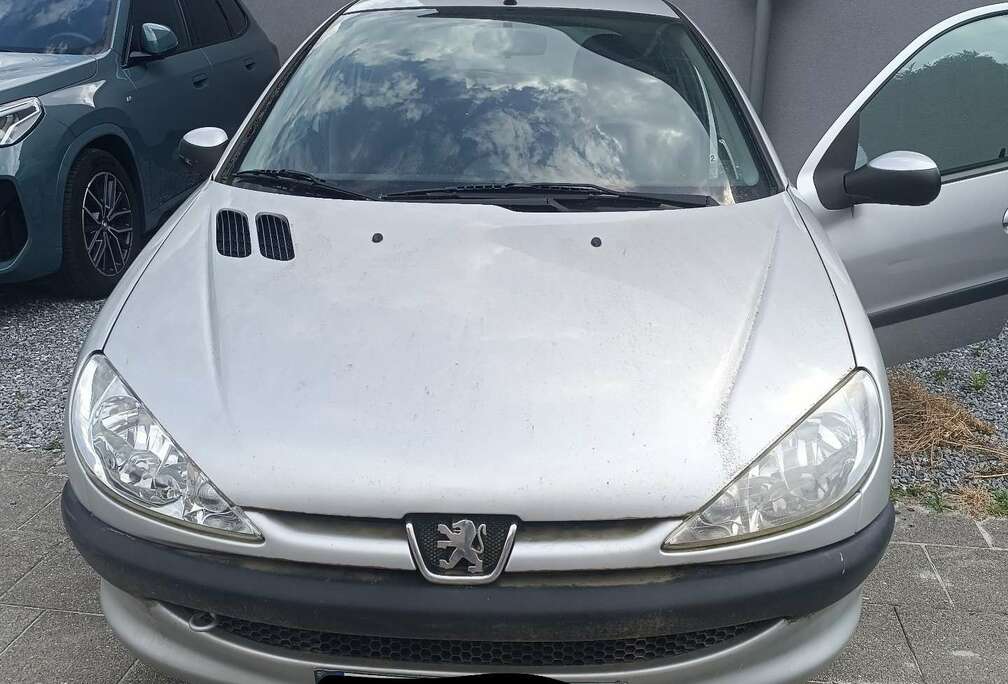 Peugeot 1.1i X Line