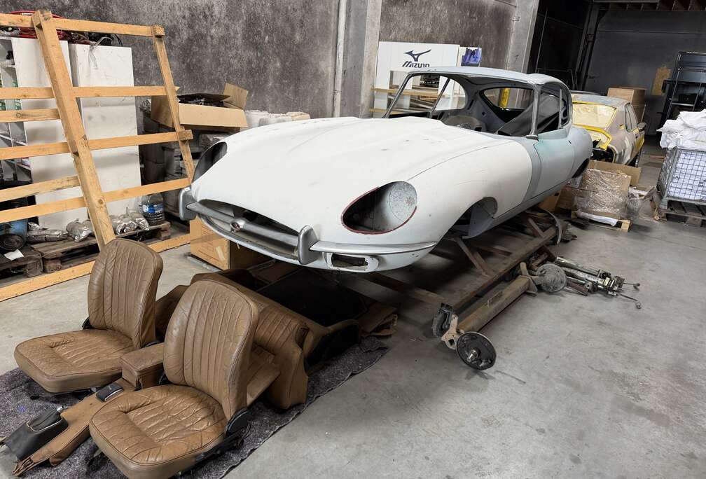 Jaguar 2+2