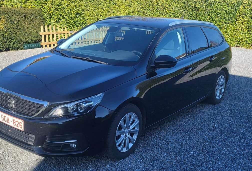 Peugeot BREAK 1.5 DIESEL 102 CV STYLE  NAVI CLIM                   CRUISE CAM ARR AVEC FACTURES D\'ENTRETIEN