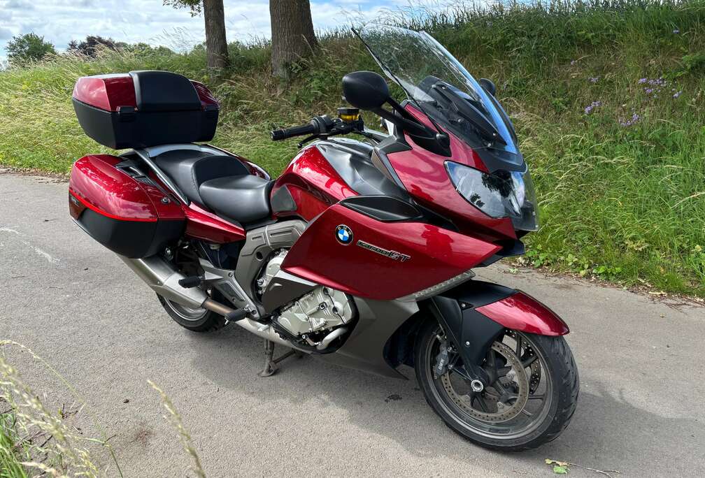 BMW Vermilion Red