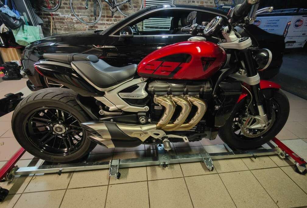 Triumph Série Spéciale 221