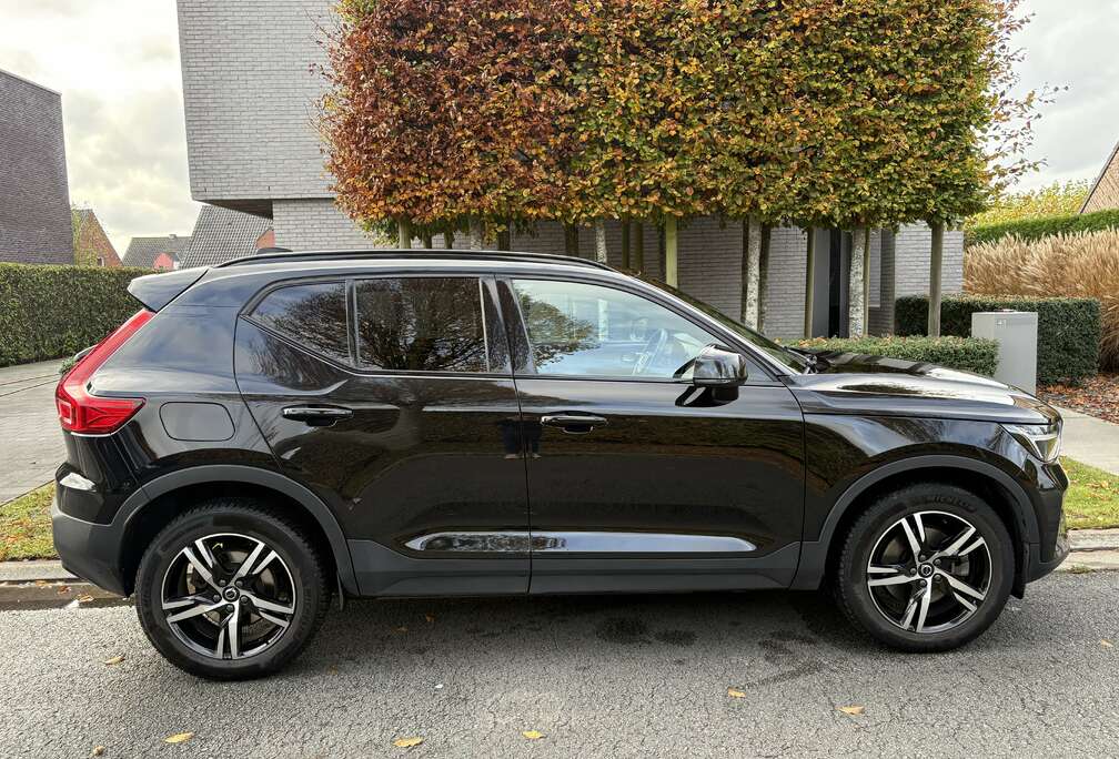 Volvo XC40 2.0 B3 MHEV Plus Dark Design DCT