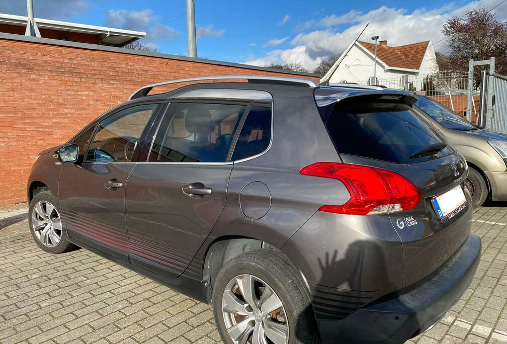 Peugeot 2008 1.2i PureTech Urban Cross