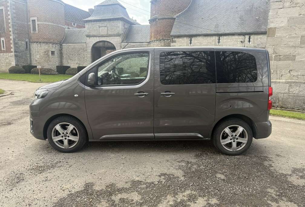 Toyota Verso Luxe/ 8pl / 0498156435