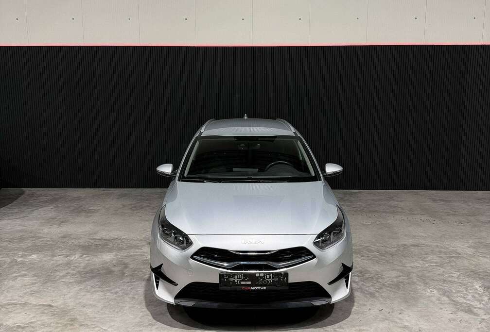 Kia Ceed SW 1.5 T-GDi DCT / CAMERA / VERWARMDE ZETELS / CARPLAY / NAVI / MY23