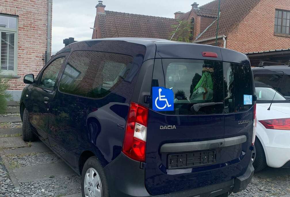 Dacia 1.6i Rolstoelwagen Met Lift
