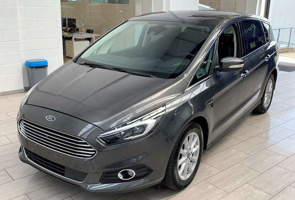 Ford Titanium 2.0 ecoblue 180 pk camera // winterpack