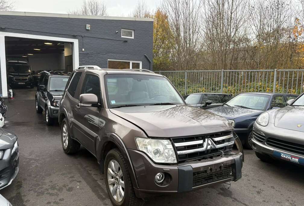 Mitsubishi 3.2 bva 5900 NETTO  ( 2 ou 5 pl )