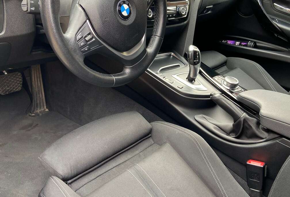 BMW 320i