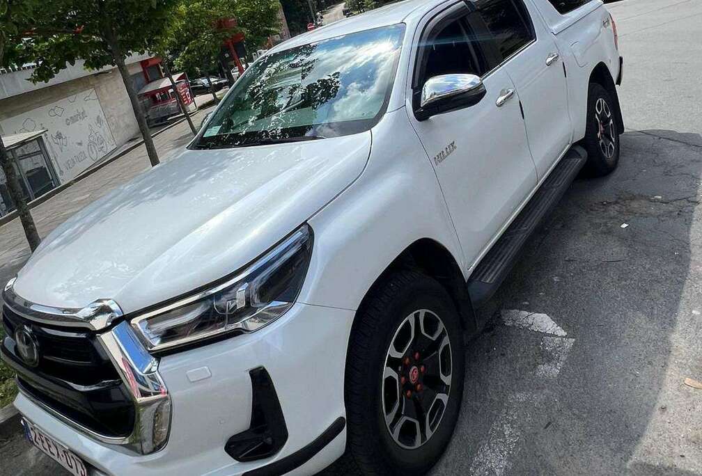 Toyota Hilux 2.8 D-4D 4WD Invincible
