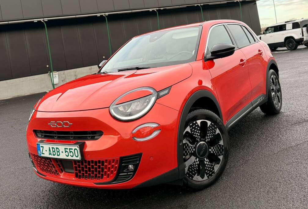 Fiat 600 HYBRID 100 kW 125 Jahre Edition // La Prima