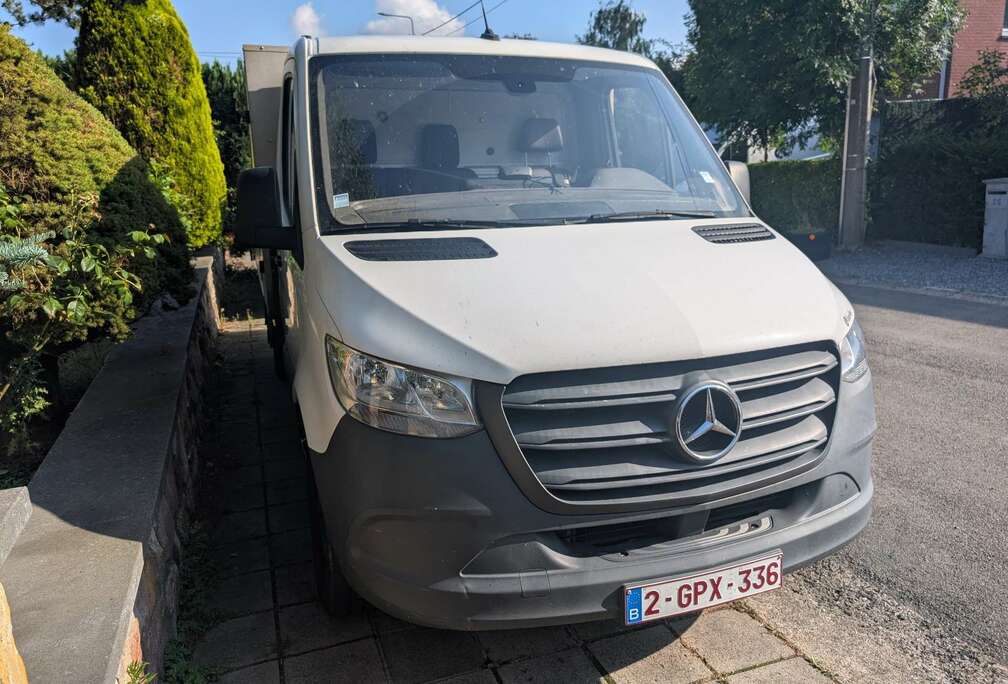 Mercedes-Benz 317 plateau-ridelles châssis court