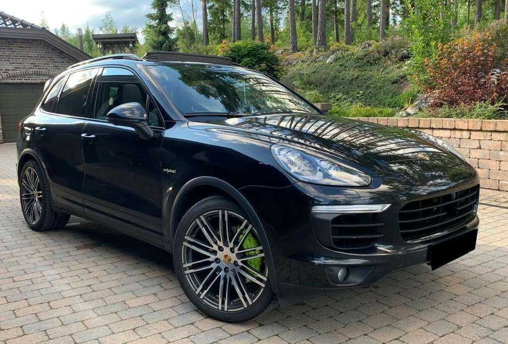 Porsche S E-Hybrid