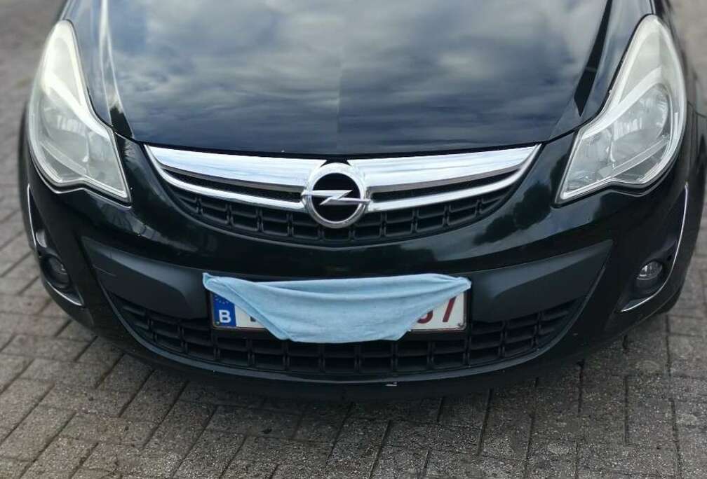 Opel 1.2i Black Edition