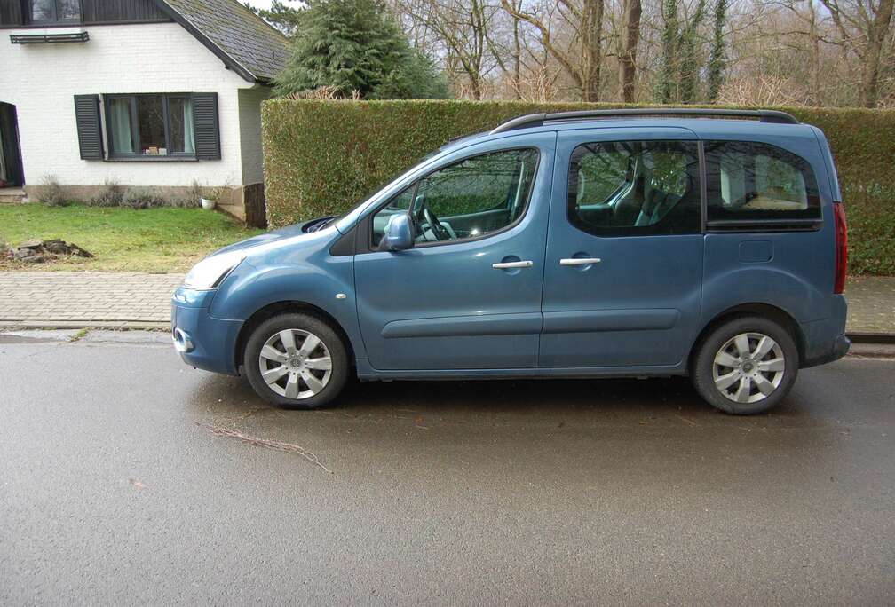 Citroen Berlingo 1.6 e-HDi Millenium AIRCO 2 PTS LATERALES