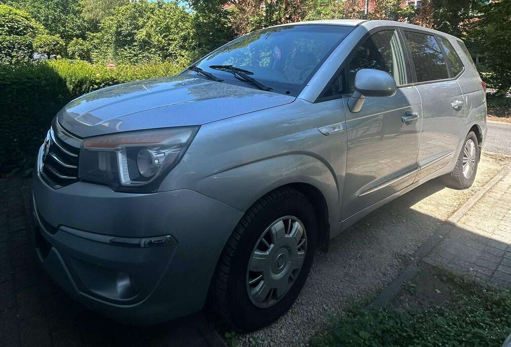 SsangYong Rodius 2.2 SV220e-XDi 2WD Crystal Plus