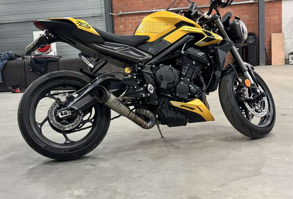 Triumph Rs