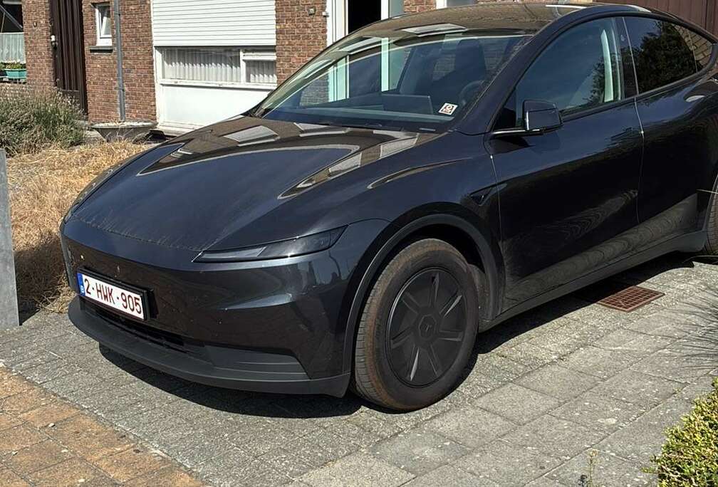 Tesla 62.8 kWh Standard Range RWD