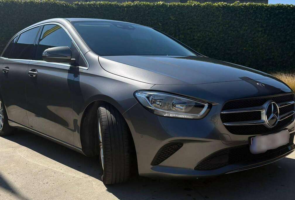 Mercedes-Benz B 180