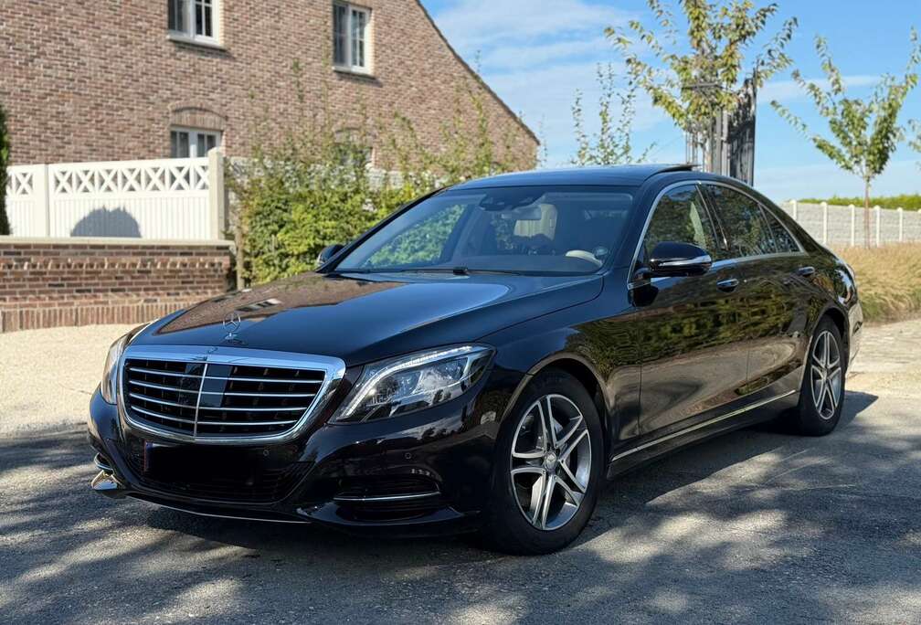 Mercedes-Benz d 9G-TRONIC RUBY BLACK