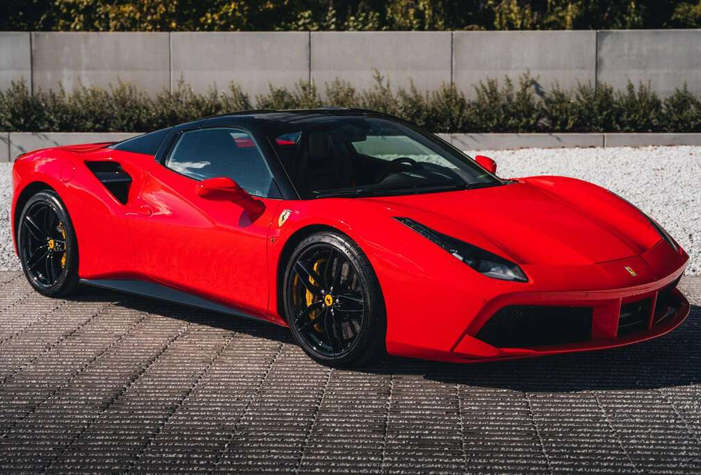 Ferrari Spider / Rosso Scuderia / Carbon / JBL