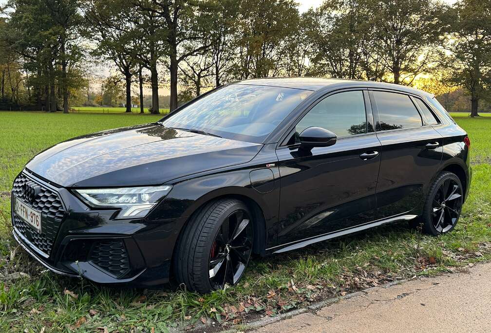 Audi A3 1.4 TFSIe Sportback S-line hybride black pack