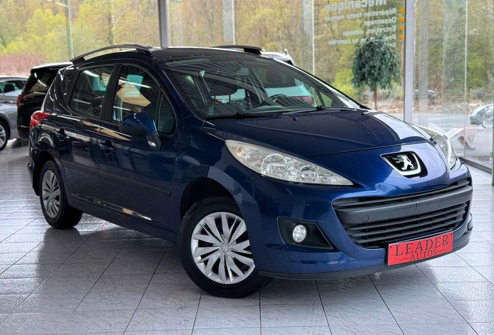 Peugeot 1.4 ESSENCE 95CV - TOIT PANORAMIQUE