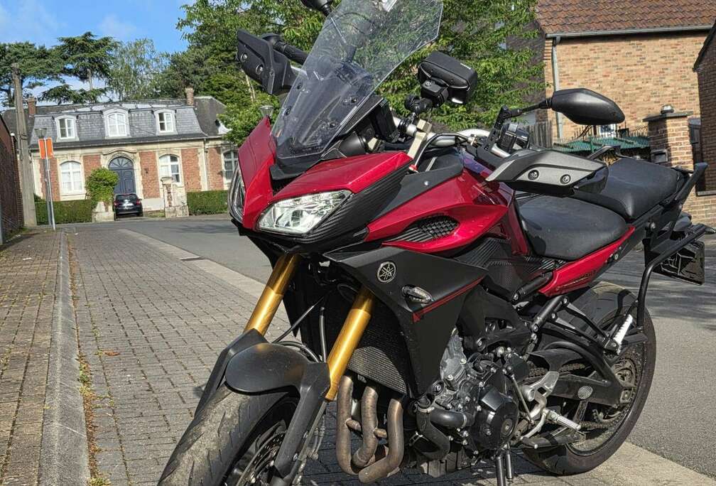 ligne Akrapovic, GPS Tom tom rider 550