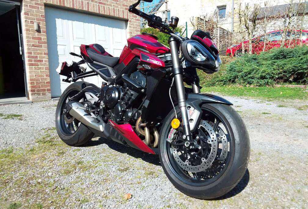 Triumph RS