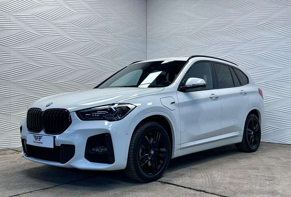 BMW xDrive25e*M-SPORT*PANO*HUD*CARPLAY*