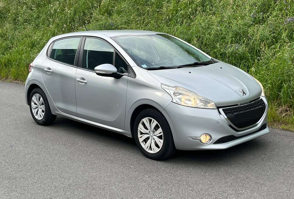 Peugeot 208 1.2i 129000km / Airco / Gekeurd voor verkoop