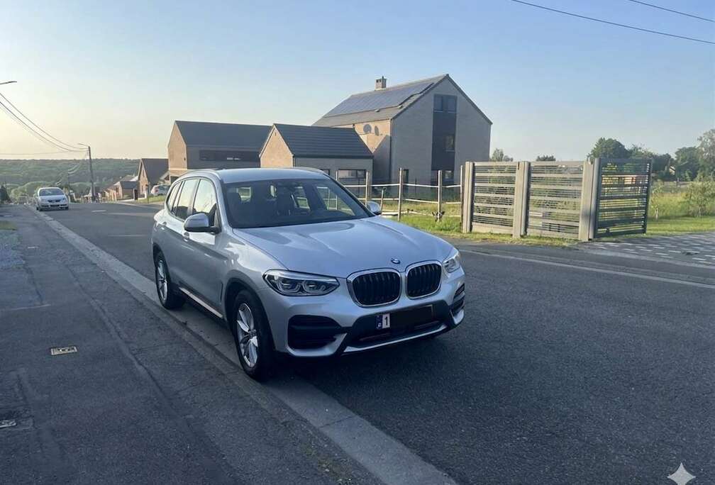 BMW sDrive18d Aut. AAC. HUD. CARPLAY. ADAPTVE PHARE.