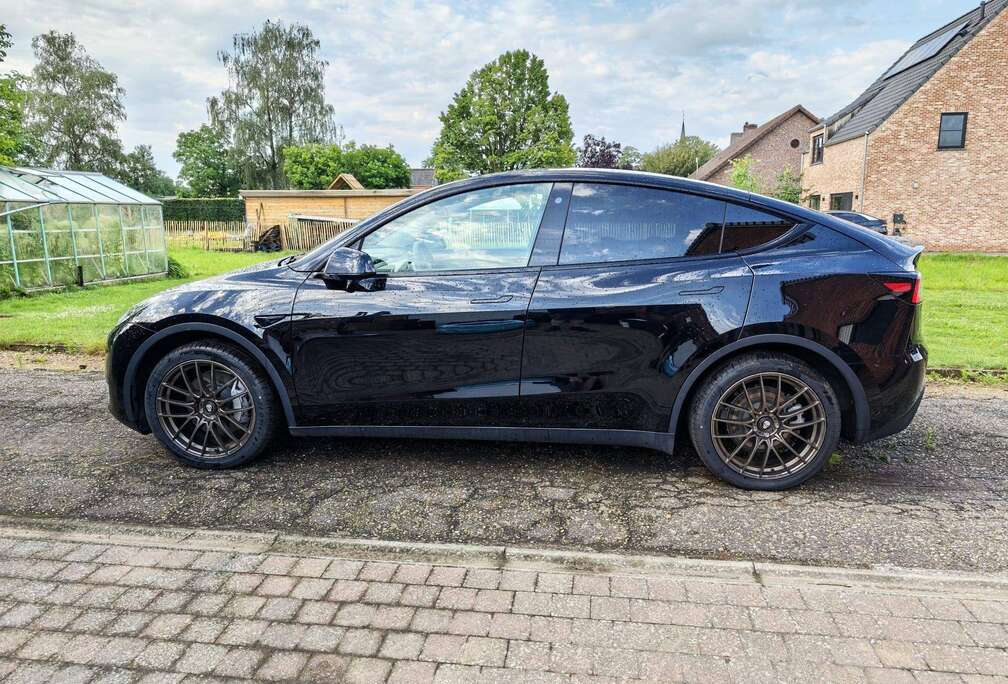 Tesla Model Y 72.5 kWh Long Range RWD